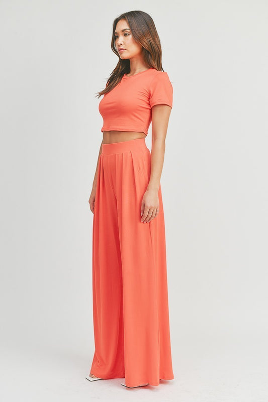 Conjunto de crop top y pantalón palazzo