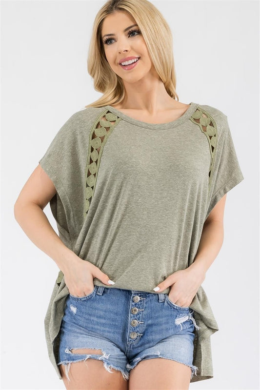 Top Verde Claro Detalles Sutiles